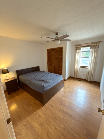 Building Photo - 4065 Maxanne Dr NW