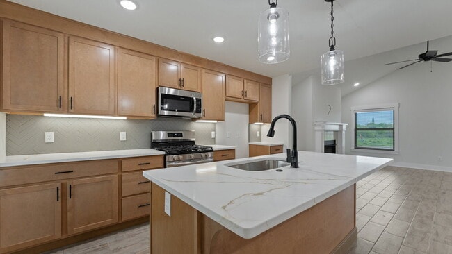 Building Photo - "Lovely 3-Bed Oasis with Granite Touches &...