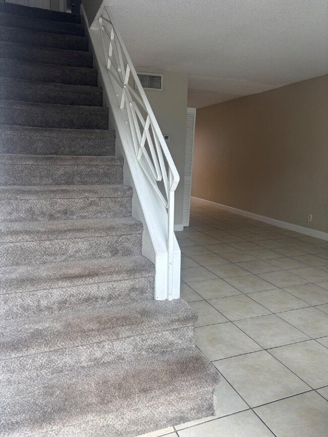 Building Photo - Charming 2-Bed Townhouse Retreat in Planta...