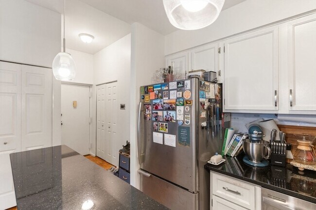 Building Photo - 27 Bowdoin St