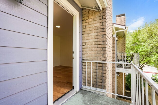 Building Photo - Beautiful 2 bedroom, 2 bathroom condo in Galindo!!!