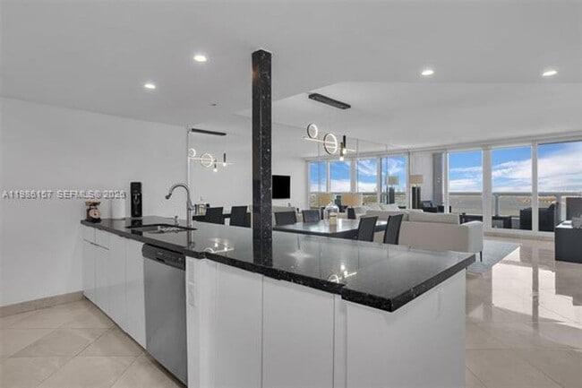 Building Photo - 1717 N Bayshore Dr