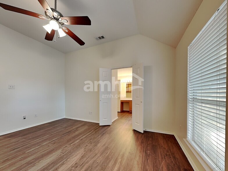 Building Photo - 219 Dartmouth Dr