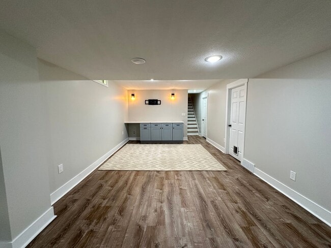 Building Photo - Large 4 bedroom ranch in Forest Hills