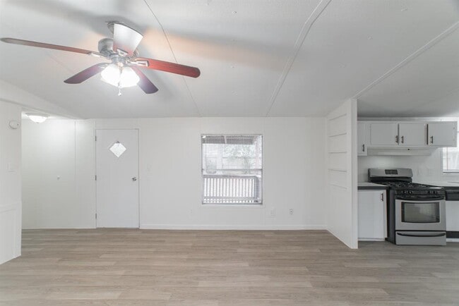 Building Photo - 9140 Sharyn Dr