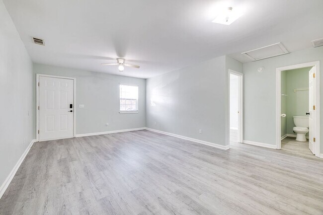 Building Photo - 803 Ash St Ext