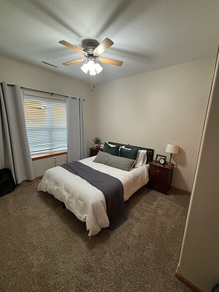 Building Photo - 1552 Deerfield Dr