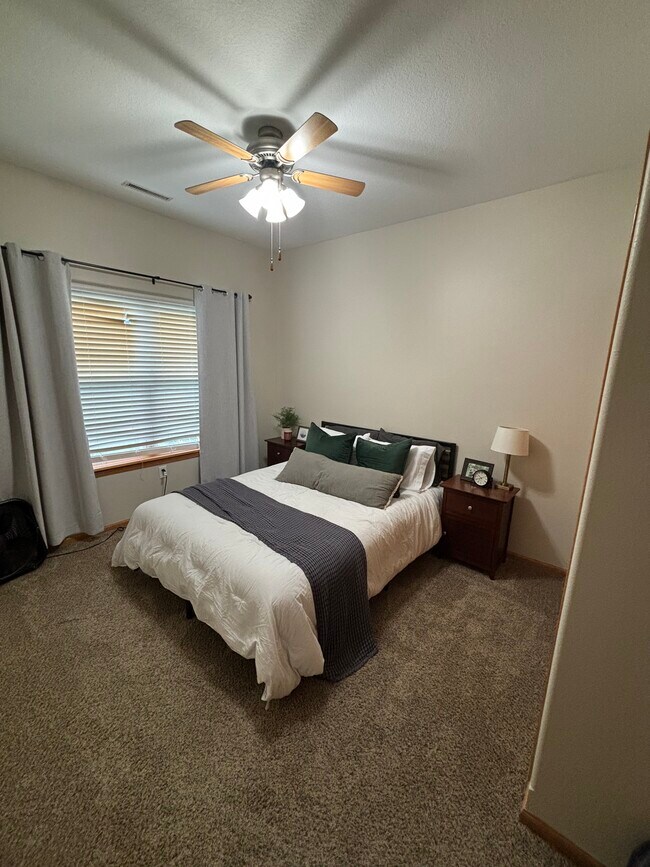 Building Photo - 1552 Deerfield Dr