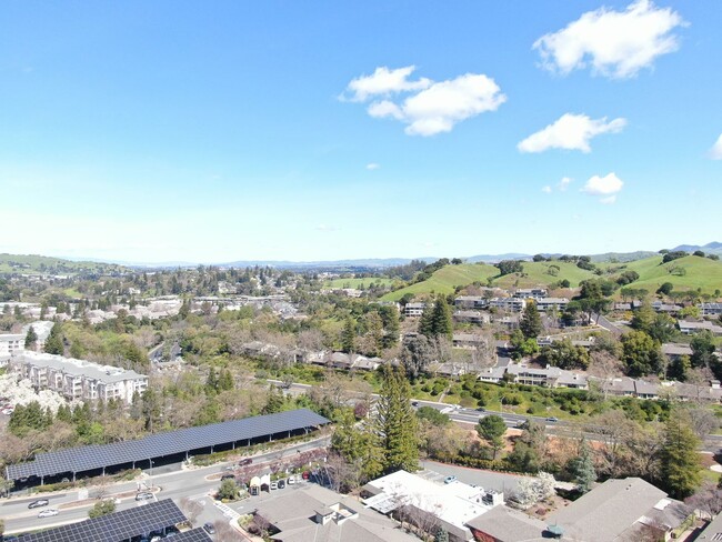 Building Photo - Breathtaking Views and Resort Style Living!