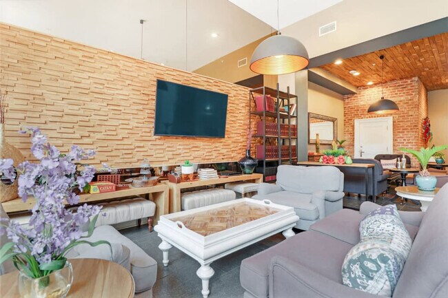 Building Photo - 822 Perdido St