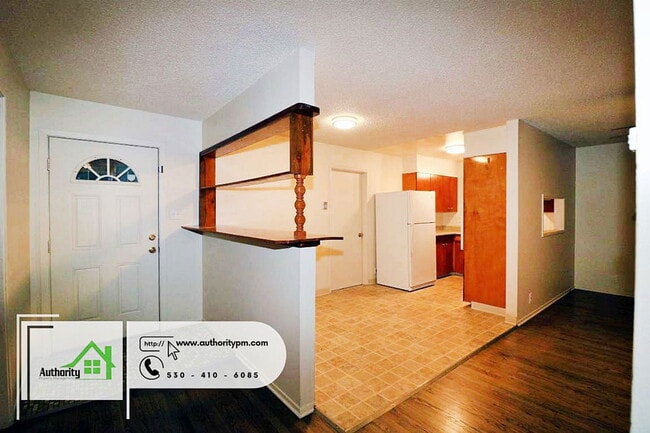 Building Photo - 1635 Mesa St