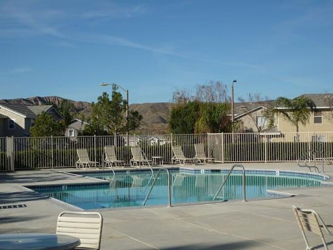 Building Photo - Beautiful 3-Bedroom Home with Covered Patio in Valencia!