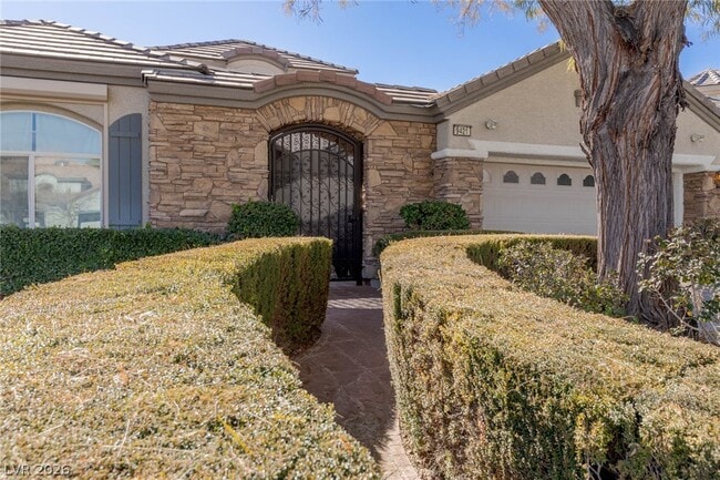 Building Photo - 9421 Queen Charlotte Dr