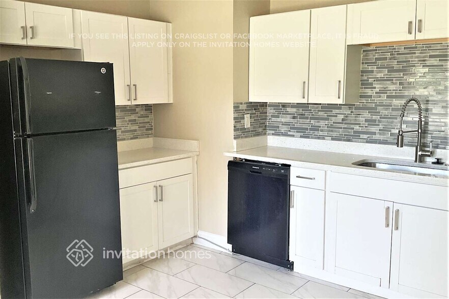 Building Photo - 1324 37th St