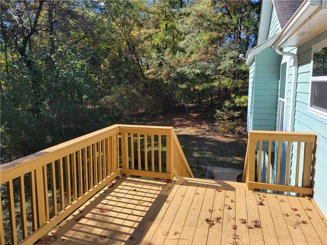 Building Photo - 410 Collett Ave