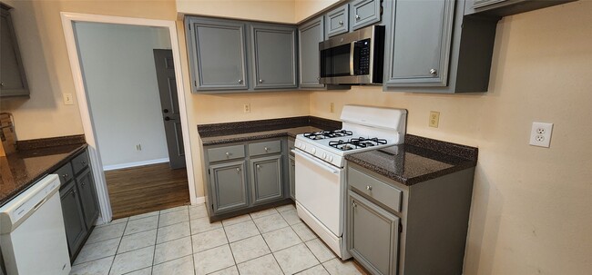 Building Photo - 15215 Ensenada Dr