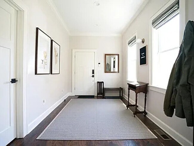 Building Photo - Modern Bungalow walking distance to Fountain Square!