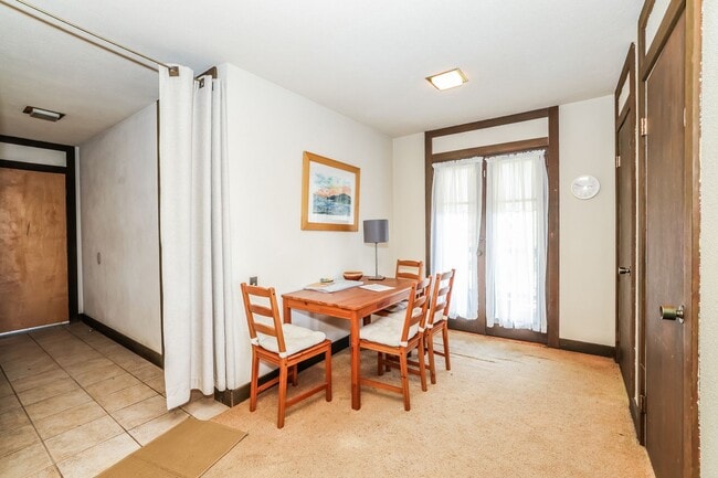Building Photo - Fully Furnished Lower Unit In Berkeley!