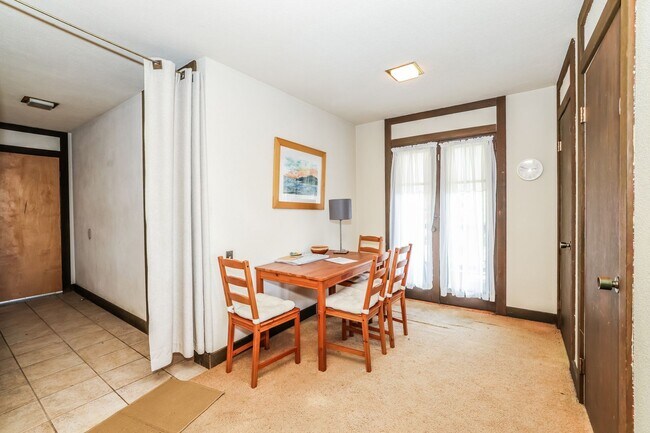 Building Photo - Furnished Lower Unit In Berkeley!