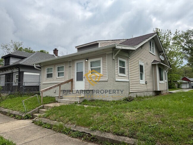 Building Photo - Renovated, 3 Bedroom Near Indy Motor Speedway Home Available NOW!