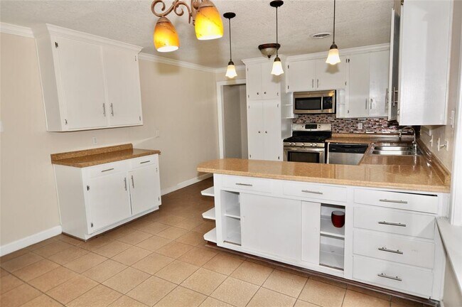 Building Photo - 23114 Laura Ln