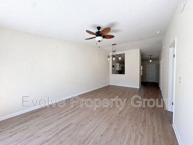 Building Photo - 10 Bren Mar Ln