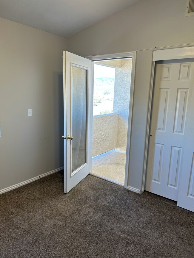 Building Photo - Aztec Circle Townhome, 2 bedroom 2.5 bath,...