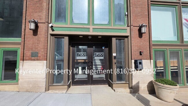Building Photo - Cozy Downtown Studio | Heart of the City