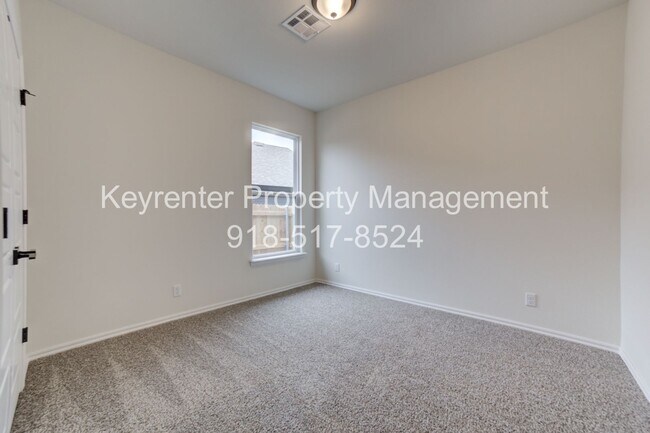 Building Photo - 4 BEDROOM CAPITAL HOME IN SAND SPRINGS!!!