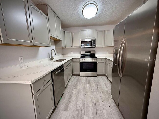 Building Photo - 2410 S Glen Eagles Dr