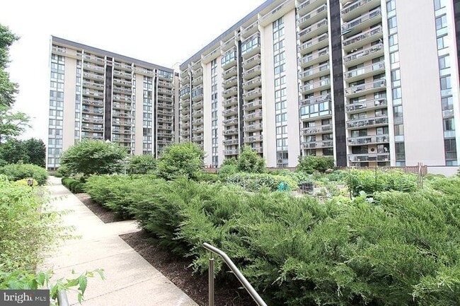 Primary Photo - 5300 Holmes Run Pkwy