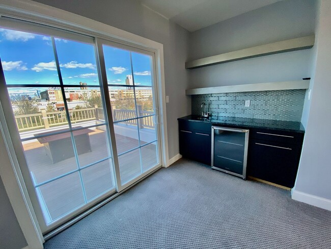 Building Photo - SIENA Place/PACKER PARK CORNER 4 Bedroom/2...