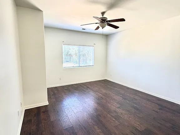 Building Photo - "Charming 3-Bed Oasis with Cozy Fireplace on Lighthouse Dr, Bakersfield!"