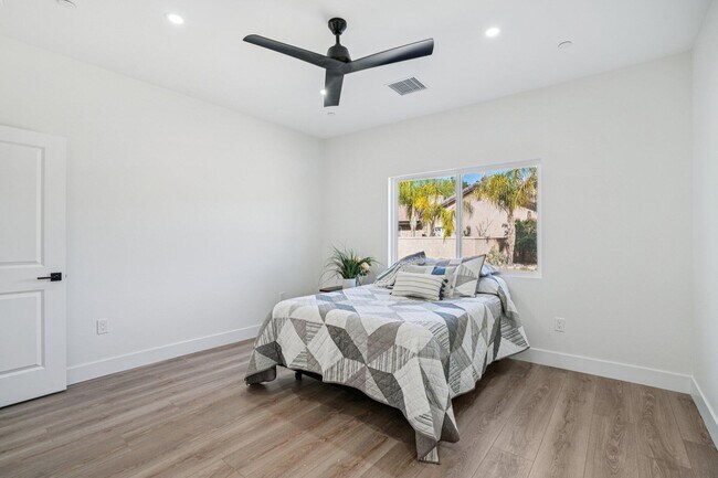 Building Photo - 64382 Spyglass Ave