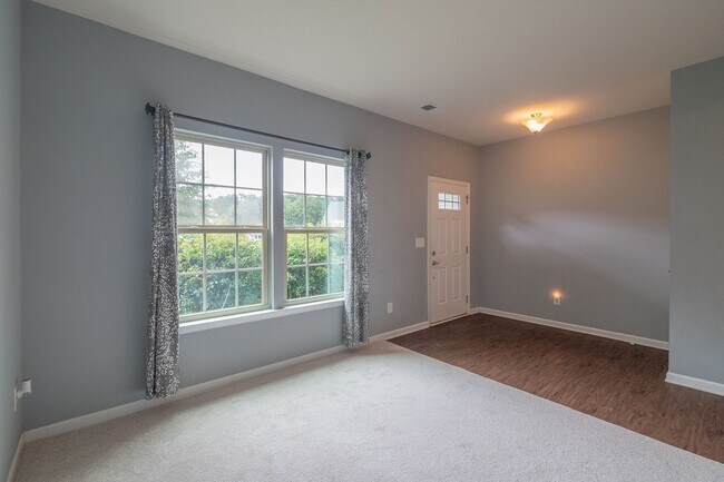Building Photo - Spacious 4-Bedroom Home with Sunroom, Deck...