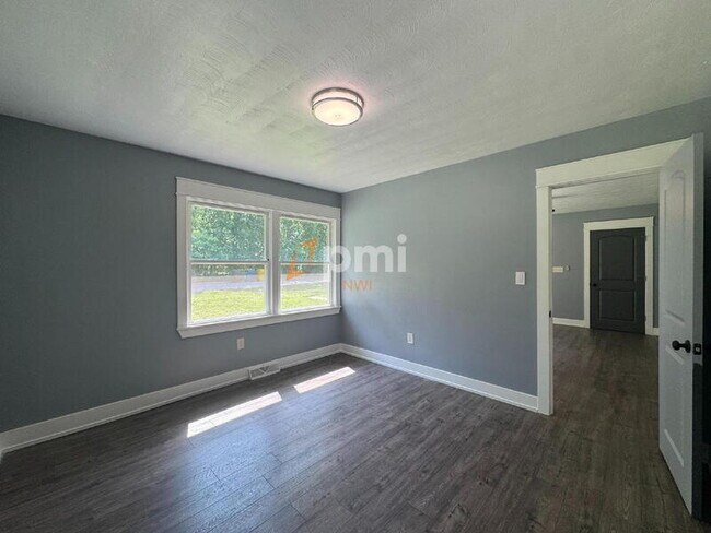 Building Photo - 132-36 S Elgin St