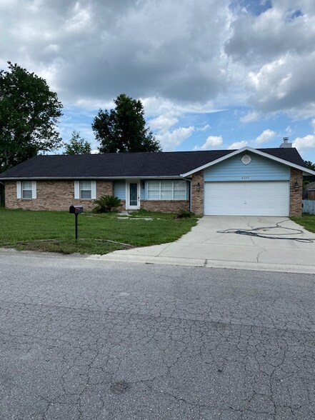 Primary Photo - 4285 SE 54th St