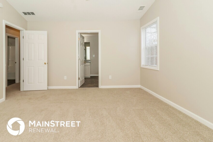 Building Photo - 2401 Bethune Cir