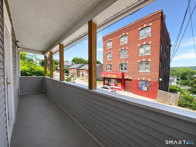 Building Photo - 429 Baldwin St