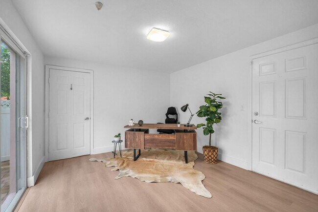 Building Photo - 477 NE 1st St