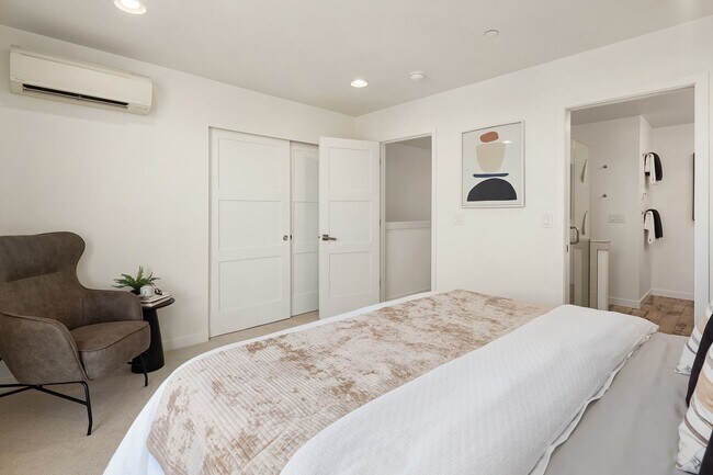 Building Photo - 3bd/3ba Seattle Townhome