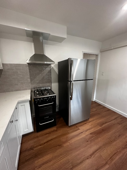 Building Photo - 323 N Chevy Chase Dr