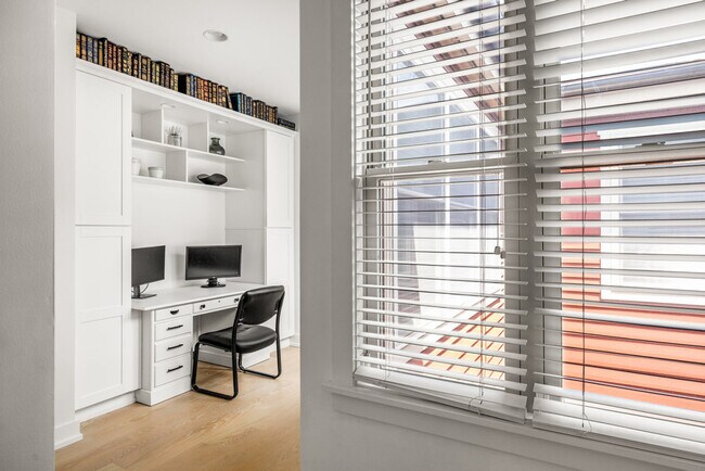 Building Photo - 1408 Pleasant St