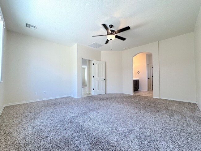 Building Photo - East El Paso 3 bed Refrig A/C