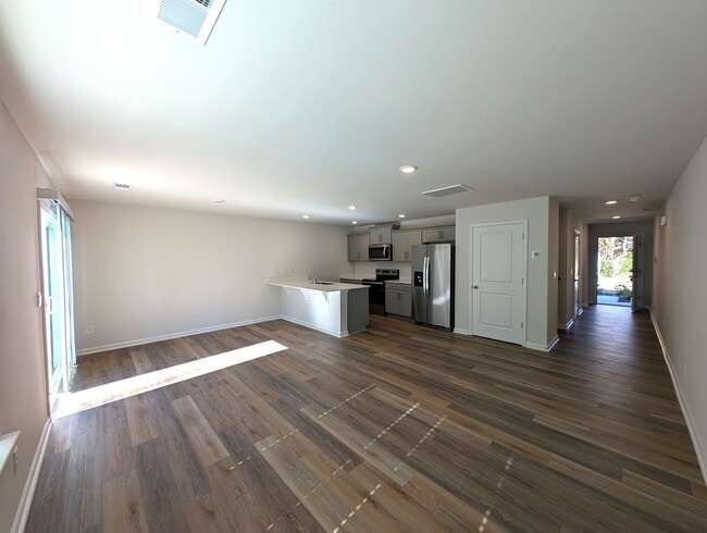 Building Photo - Gorgeous , New Townhome  located in Mallar...