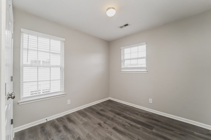 Building Photo - 6913 Seney Dr