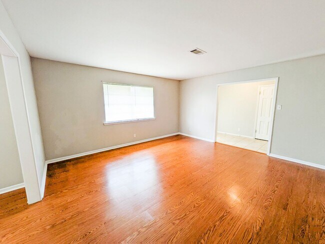 Building Photo - 6510 Daisy Dr