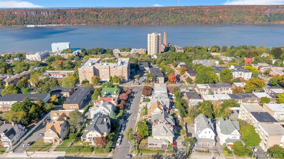 Building Photo - 21 Lake Ave