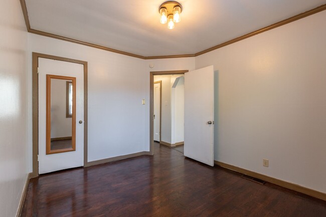 Building Photo - 3 Bed / 2 Bath San Bruno charmer is ready ...