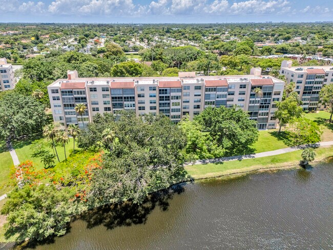 Primary Photo - 14623 Bonaire Blvd